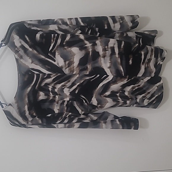 Woman's blouse - Picture 2 of 5